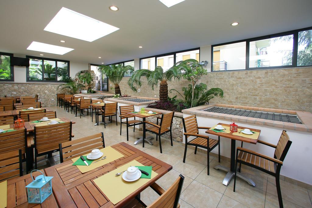 Hotel Residence La Palma Finale Ligure Exterior foto