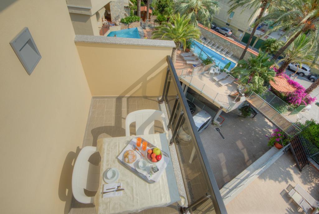 Hotel Residence La Palma Finale Ligure Exterior foto