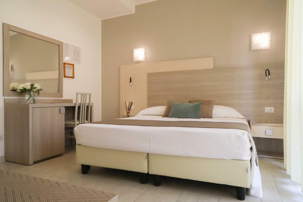 Hotel Residence La Palma Finale Ligure Exterior foto